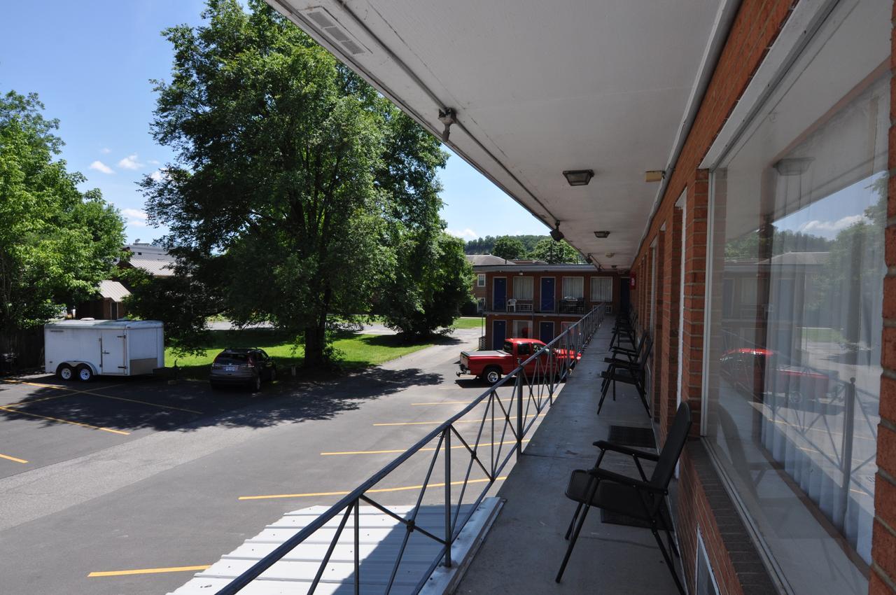 Budget Inn Near Westrock Covington Exterior photo